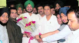 District Youth Congress functionaries welcome Member of Parliament and president of the Punjab Youth Congress Ravneet Singh Bittu in Ludhiana on Sunday. A Tribune photograph