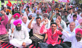 BSNLs casual and contract workers protest in Ludhiana on Monday.