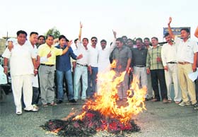 BJP Yuva Morcha workers burn an effigy of the Central government against rising prices in Dehradun
