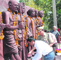  CG Rajini Kaanthan, DC, and SP JS Lamba pay floral tributes to martyrs on Tuesday.