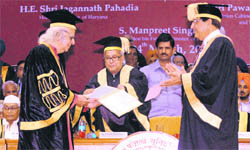 Union Finance Minister Pranab Mukherjee honours Prof Yash Pal with the Vigyan Ratan Award while Vice-Chancellor RC Sobti looks on at the convocation of Panjab University in Chandigarh