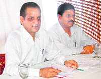 Industries minister Kishan Kapoor addressing a press conference at Dharamsala 
