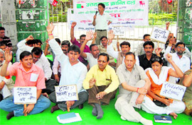 Workers of Uttarakhand Kranti Dal stage a dharna at the Gandhi Park, Dehradun, on Thursday.