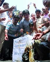 Delhi traders burn a copy of the white paper of VAT during their protest against the hike in its rates, at Chawri Bazar Metro station in New Delhi on Saturday. Tribune photo: Manas Ranjan Bhui