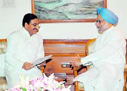Chief Minister Ramesh Pokhriyal Nishank submits a memorandum demanding extension of the special industrial package for the state to Prime Minister Manmohan Singh in New Delhi on Monday.