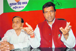Vinod Barthwal, president of the Uttarakhand unit of the Samajwadi Party, addresses mediapersons in Dehradun on Monday