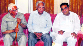 Rajya Sabha MP Shadi Lal Batra (centre) along with MLA Vinod Bhayana (left) and a Punjabi philanthropist from Fatehabad, Dev Raj Batra, during a meeting of the Punjabi community in Fatehabad.
