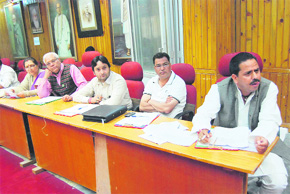Ward member Ramesh Bhandari raises an issue at a board meeting of the Palika in Mussoorie on Tuesday.