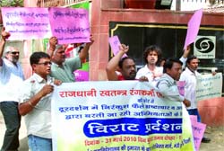 Members of the Rajdhani Swatantra Rangkarmi and Nirmata Sangathan demonstrate against alleged corruption in Doordarshan in New Delhi on Wednesday. Tribune photo: Manas Ranjan Bhui
