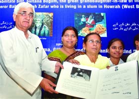 Union minister of corporate affairs Salman Khurshid with Sultana Begum, the granddaughter-in-law of the last Mughal Emperor Bahadur Shah Zafar, releases a 444-page coffee table book 'Prime Ministers of India: Bharat Bhagya Vidhata', in New Delhi