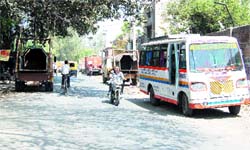 8 Trucks and buses being parked on both sides of the road, better known as truckan wali market, in Gol Bagh in Amritsar. Photo: Vishal Kumar