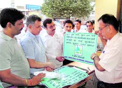 Members of the Green Society educate a chemist against the use of polythene in Bhiwani on Saturday. Photo by writer