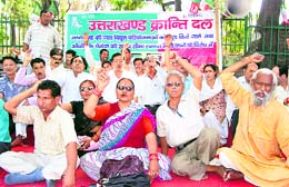 Members of the Uttarakhand Kranti Dal stage a dharna at the Gandhi Park in Dehradun on Sunday. A Tribune photograph