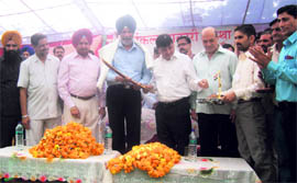President of Sarvaklayankari organisation Rajinder Rana honours NRI Surjeet Singh Rakhda by presenting him a sword at a function at Sujanpur Tihra on Sunday. 