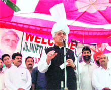 PDP leader and former Chief Minister Mufti Mohammad Sayeed addresses a rally in the Ranjan Jandyal area in Jammu on Sunday. 
