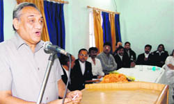Vijay Bahuguna, MP from Tehri Garhwal, addresses members of the Dehradun Bar Association in Dehradun on Monday.