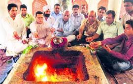 District Congress Committee members performs a havan in Ludhiana on Monday. A Tribune photograph