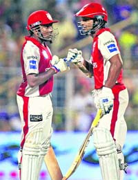 Mahela Jayawardene (L) and Kumar Sangakkara