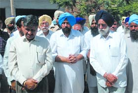 Mayor Baljeet Singh Birbehman and area in-charge of the SAD Sarup Chand Singla at the cremation that took place at Birbehman village
