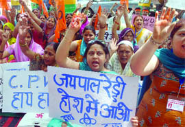 Women activists of Delhi Indraprastha Vishwa Hindu Parishad participate in a demonstration against CPWD at Jantar Mantar in New Delhi on Tuesday. 