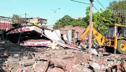 An illegal liquor vend at the Dholewal Chowk demolished in Ludhiana on Wednesday. Photo: Inderjeet Verma 