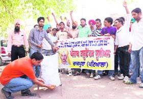 Students protest against the government for not making bus passes valid in private buses and non-issuance of identity cards in Patiala