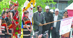 Chairman of the Commonwealth Games, Suresh Kalmadi, flags off the health parade.
