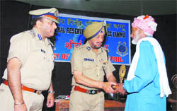 AS Sidhu, IG, CRPF, honours Taj Mohammad, father of Abdul Amid, who laid down his life in a counter-insurgency operation, in Jammu
