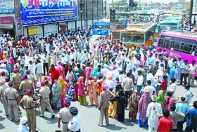 Displaced residents of Mehna Basti and Amarpura Basti blocking the exit of the bus stand to protest in favour of their demands, in Bathinda