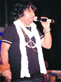 Kailash Kher performs in Haridwar
