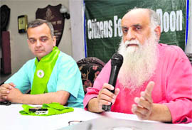 Dr Ravi Chopra (R) at a press conference in Dehradun on Sunday. 