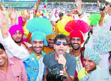 Famous Punjabi singer Jasbir Jassi performs during the final day of the kabbadi cup in Ludhiana on Monday.