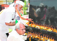 Members of the Freedom Fighters Association along with Kranti Dal members pay tributes to martyrs of the Jallianwala Bagh massacre in Jammu on Tuesday.
