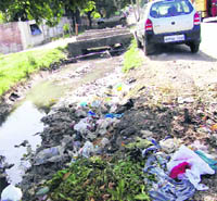 A canal blocked with garbage exposes the claims of the authorities concerned of having carried out de-silting.