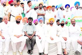 Congress leaders at the partys conference at Talwandi Sabo
