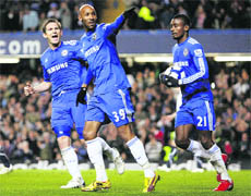 Chelseas Nicolas Anelka (C) celebrates scoring a goal on Tuesday.