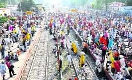 The crowd at the Haridwar railway station on Thursday. Tribune photo: Rameshwar Gaur