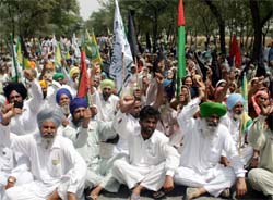 Activists of different farmer organisations squatting at Gill Kalan on the Bathinda-Chandigarh highway on Friday to protest against unbundling of the PSEB. A Tribune photograph