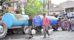 Doonites take their fill from water tankers in Dehradun.