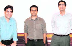 Ankur Warikoo (extreme L) with his team