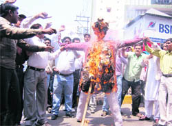 Workers of the Nehru Social Organisation burn an effigy of the state government against unprecedented power cuts in Dehradun on Saturday.