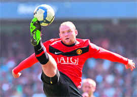 Manchester Uniteds Wayne Rooney controls the ball during their match against Manchester City on Saturday.