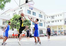 A match of the District Under-18 Basketball Tournament being played in Dehradun on Sunday.