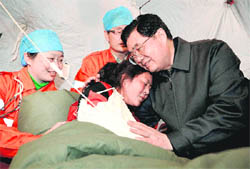 Chinese President Hu Jintao comforts a girl receiving medical treatment