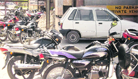 A view of haphazard parking of vehicles outside the court complex in Ambala City.