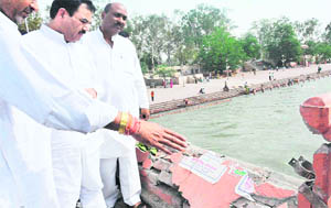 Leader of Opposition in the state Assembly Harak Singh Rawat inspects the Birla Bridge where an accident and stampede had taken place during the April 14 