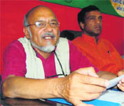 Vijay Rawat, Secretary, Uttarakhand unit of the CPM, addresses a press conference, along with Samajwadi Party state President Vinod Barthwal, in Dehradun on Wednesday.