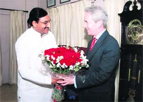 Sir Richard Stagg, UK High Commissioner, being greeted by the Chief Minister in Dehradun