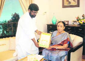 Shiv Prasad Dutt, secretary, Thalassaemia Sewagram and Bharat Sewa Welfare Society, with Uttarakhand Governor Margaret Alva in Dehradun