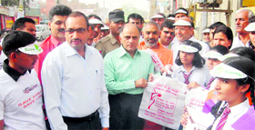 Mahant Vednath and DC Ramesh Chand distribute bags among students in 